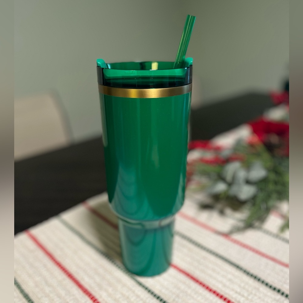 Stanley The St. Patrick's Day Flowstate Quencher 40oz Tumbler - Picture 5 of 9
